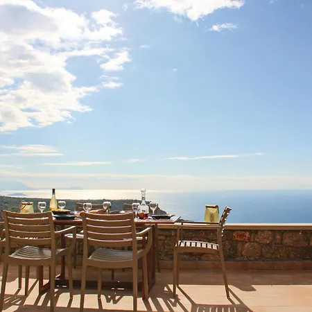 Dom wakacyjny Maison Elia With Private Pool